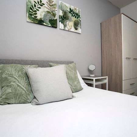 Quiet And Comfy House With 2 Bedrooms And 2 Bathrooms Super Fast Wifi And Crisp Hotel Standard White Linen Hosted By Our Home Short Stays Ντάρλινγκτον Εξωτερικό φωτογραφία