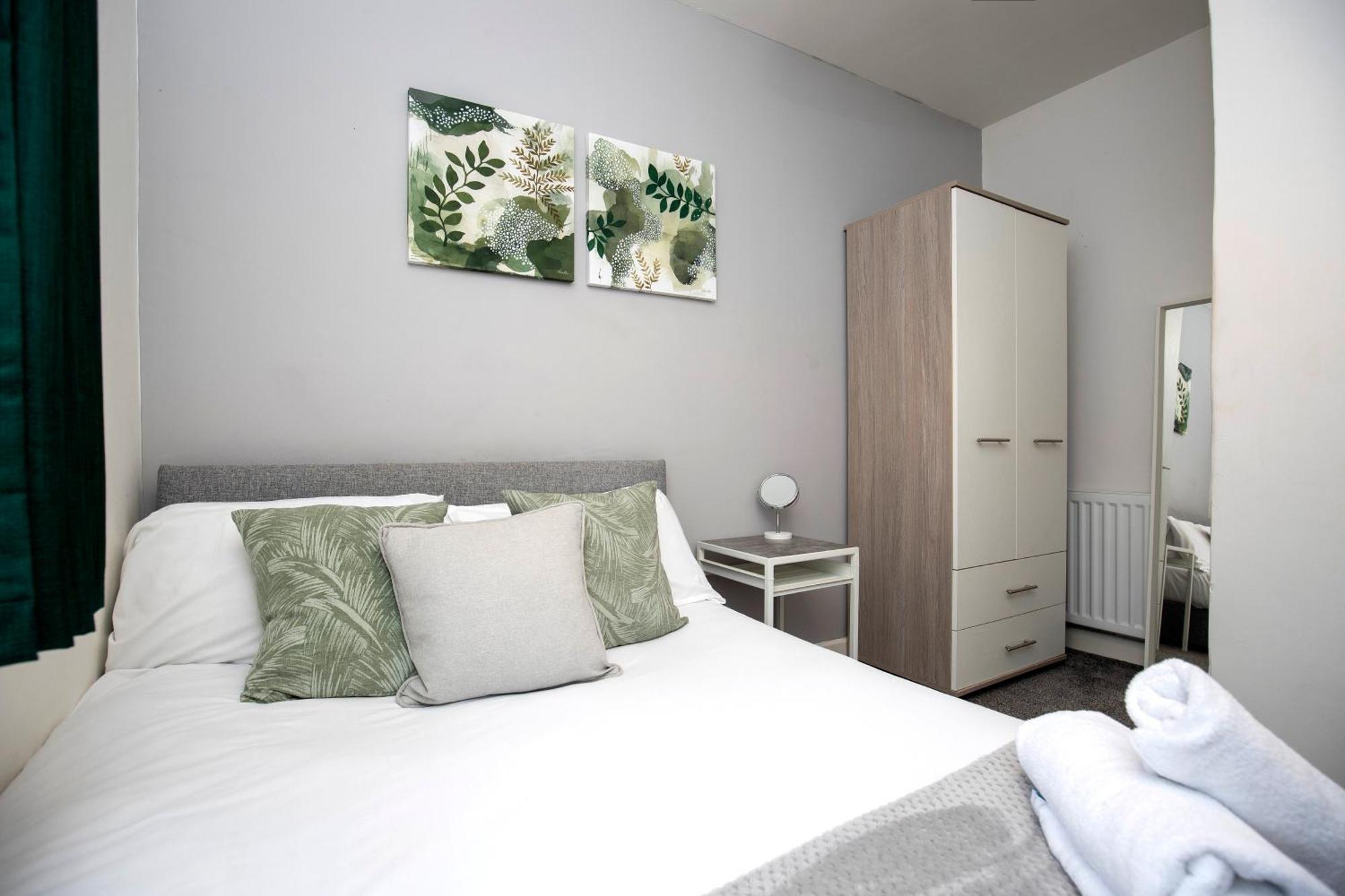 Quiet And Comfy House With 2 Bedrooms And 2 Bathrooms Super Fast Wifi And Crisp Hotel Standard White Linen Hosted By Our Home Short Stays Ντάρλινγκτον Εξωτερικό φωτογραφία