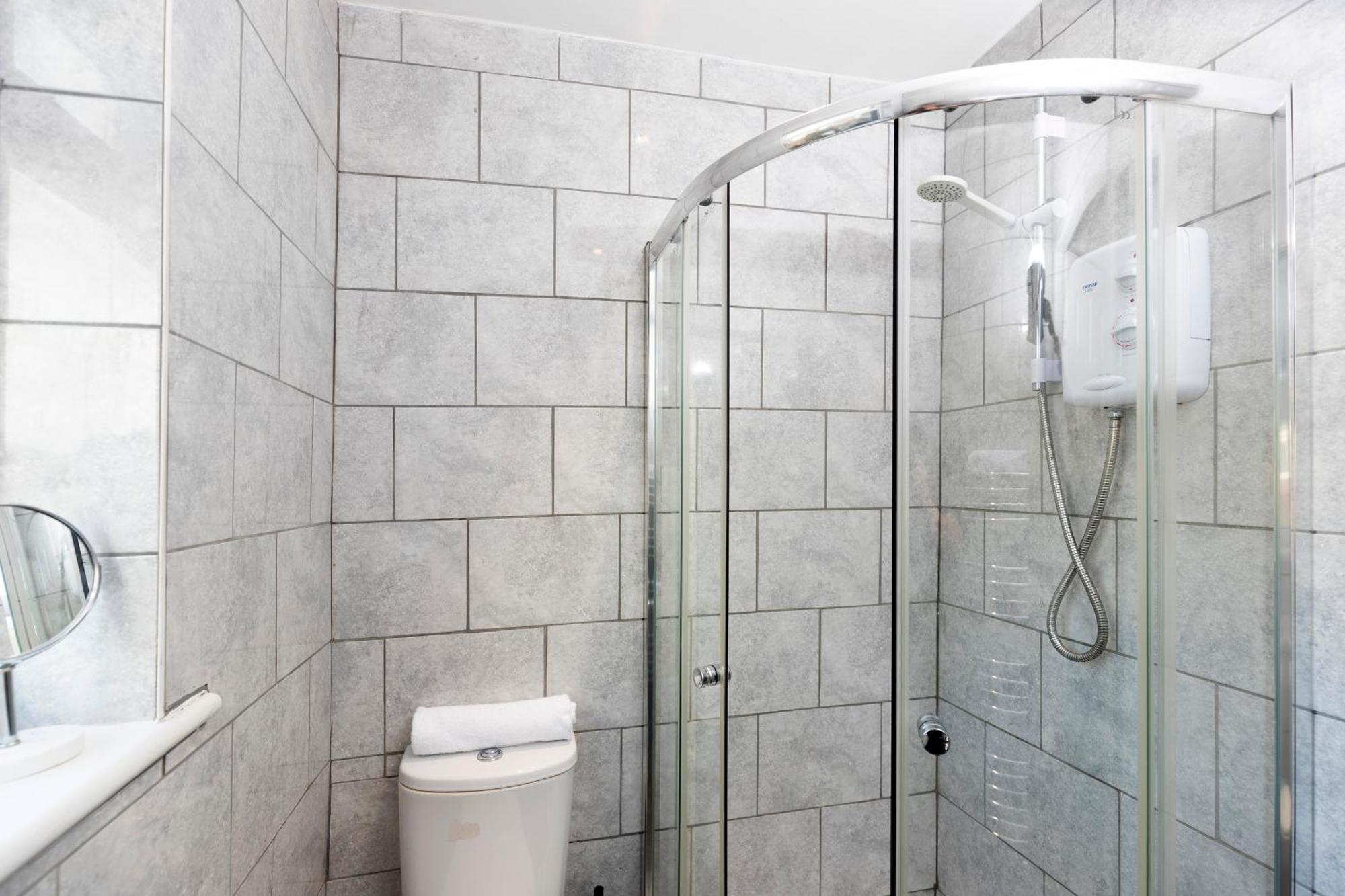 Quiet And Comfy House With 2 Bedrooms And 2 Bathrooms Super Fast Wifi And Crisp Hotel Standard White Linen Hosted By Our Home Short Stays Ντάρλινγκτον Εξωτερικό φωτογραφία