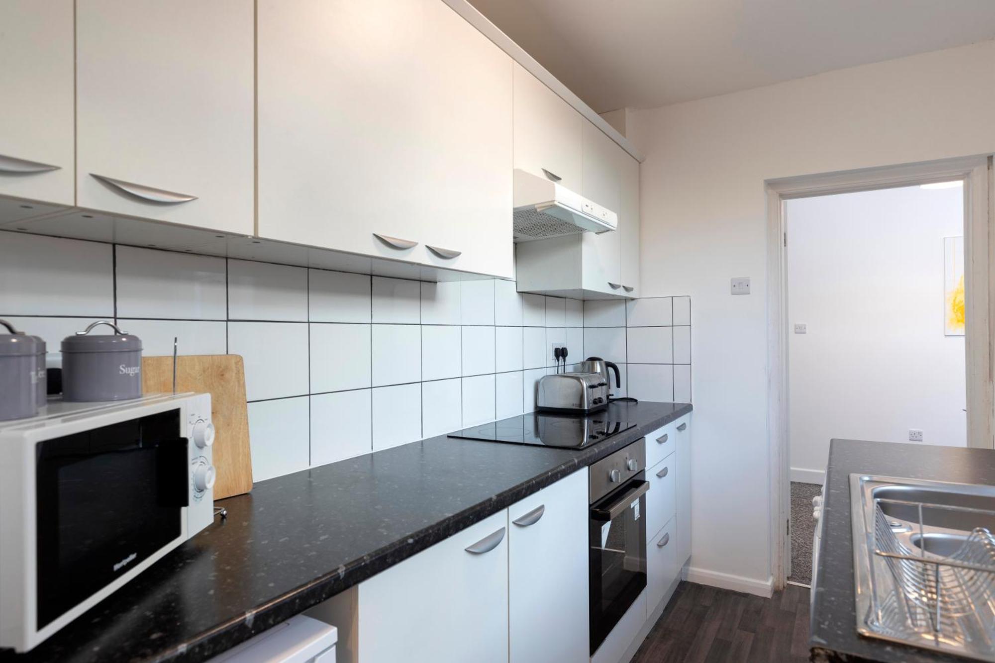 Quiet And Comfy House With 2 Bedrooms And 2 Bathrooms Super Fast Wifi And Crisp Hotel Standard White Linen Hosted By Our Home Short Stays Ντάρλινγκτον Εξωτερικό φωτογραφία