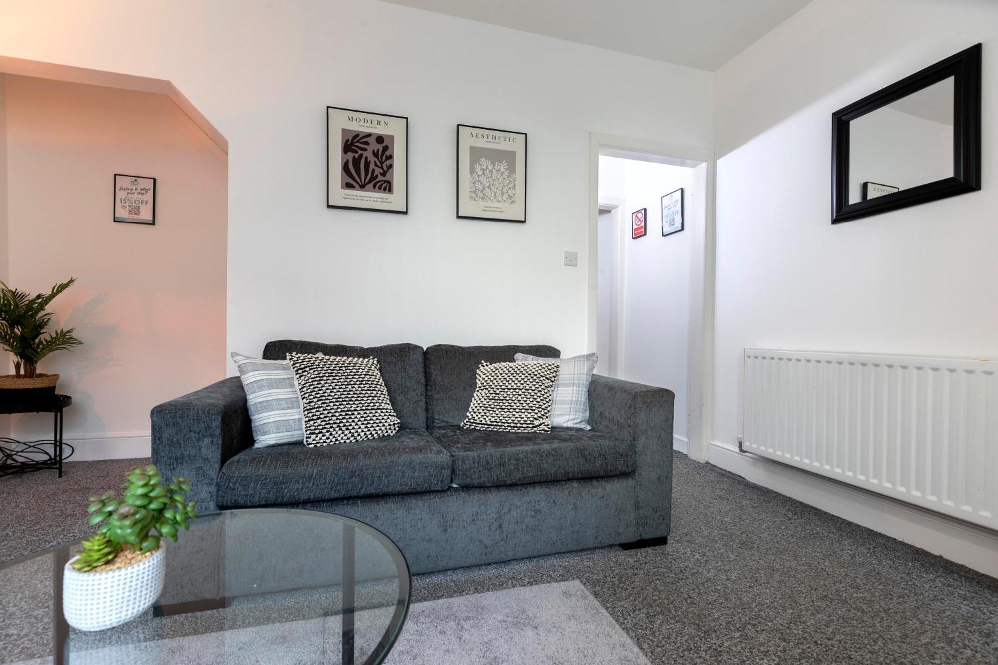 Quiet And Comfy House With 2 Bedrooms And 2 Bathrooms Super Fast Wifi And Crisp Hotel Standard White Linen Hosted By Our Home Short Stays Ντάρλινγκτον Εξωτερικό φωτογραφία